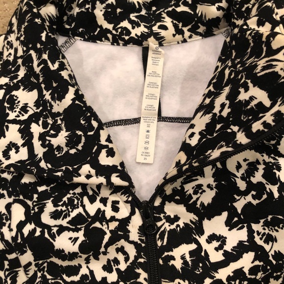 Lululemon warm jacket size 8z - Picture 2 of 6